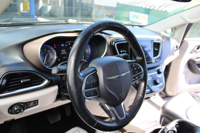 Used 2019 Chrysler Pacifica Touring-L Plus w/ Advanced Safetytec Group image 26