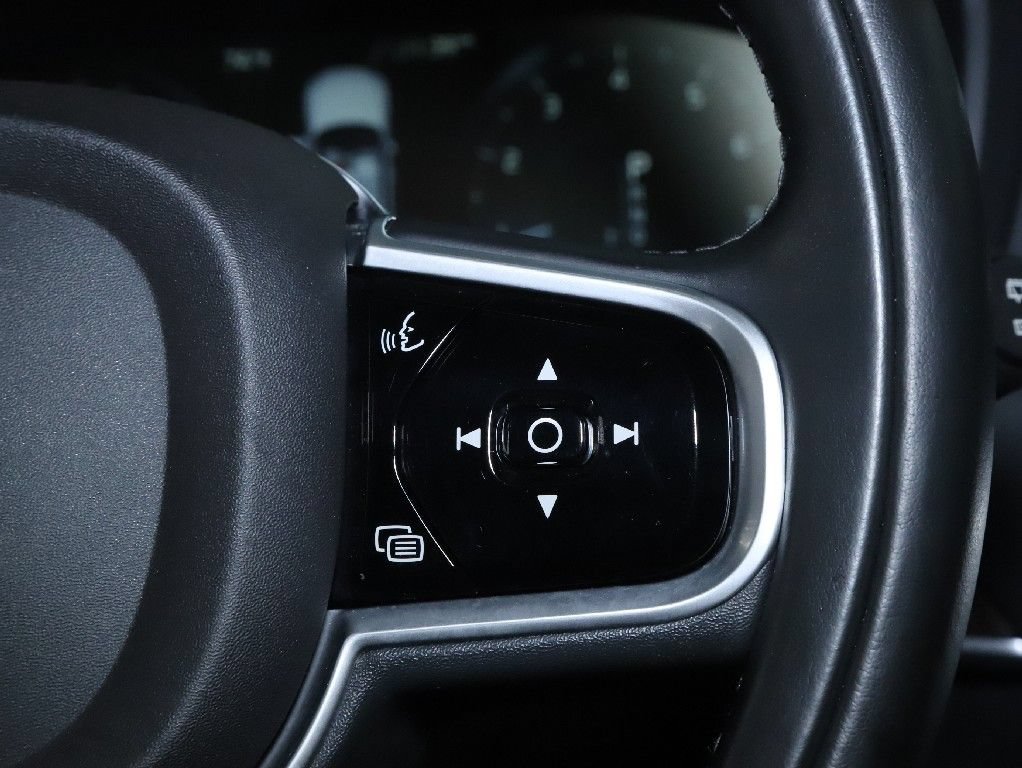 Used 2019 Volvo XC90 T6 Momentum w/ Protection Package Premier AWD/4WD image 24