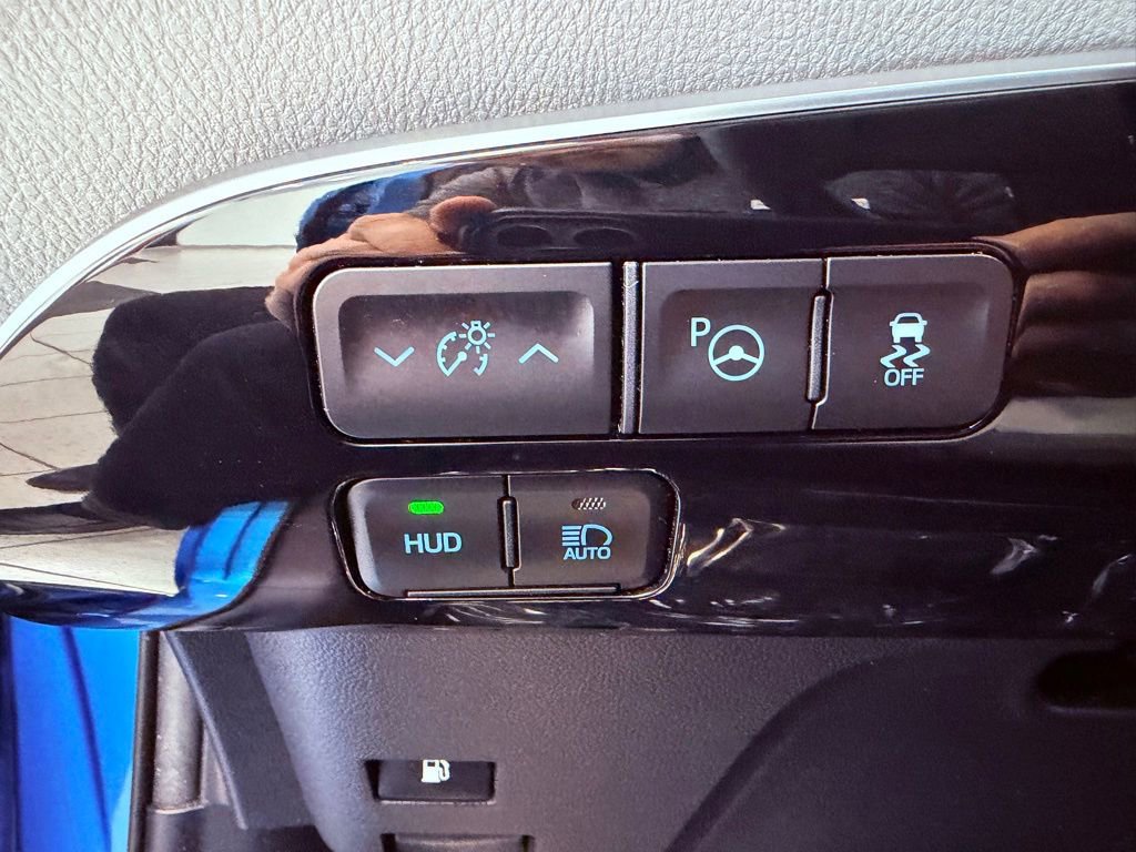 Used 2022 Toyota Prius Limited w/ Premium Convenience Package image 22