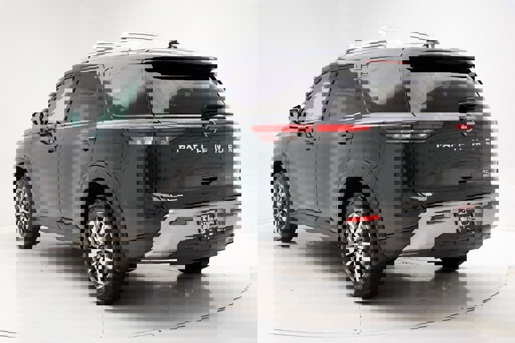 Used 2023 Nissan Pathfinder SL w/ Cargo Package AWD/4WD image 6