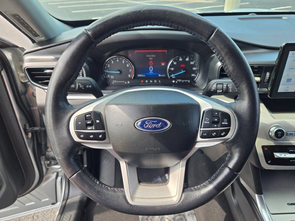 Used 2023 Ford Explorer XLT w/ Equipment Group 202A AWD/4WD image 36