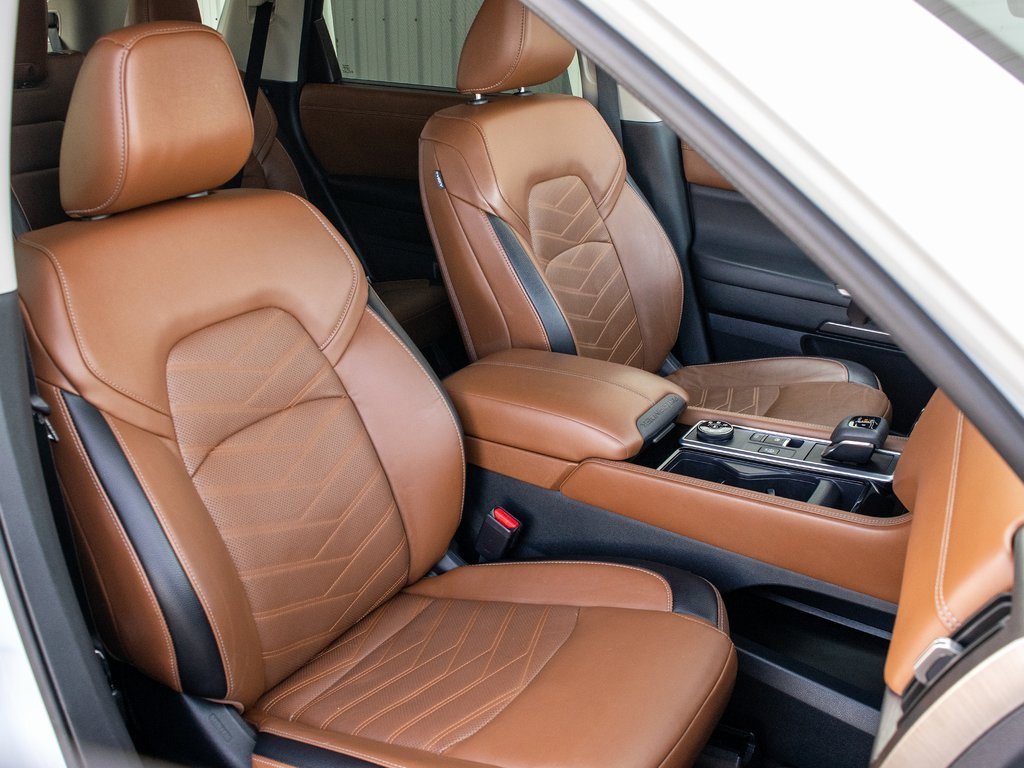 Used 2024 Nissan Pathfinder Platinum image 42