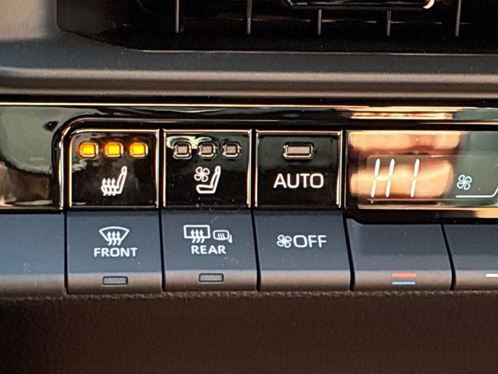 Used 2025 Toyota Crown Signia w/ Advanced Technology Package image 35