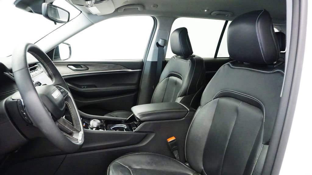 Certified 2023 Jeep Grand Cherokee Limited w/ Black Appearance Package image 24