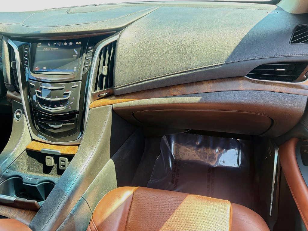 Used 2018 Cadillac Escalade ESV Luxury RWD image 19