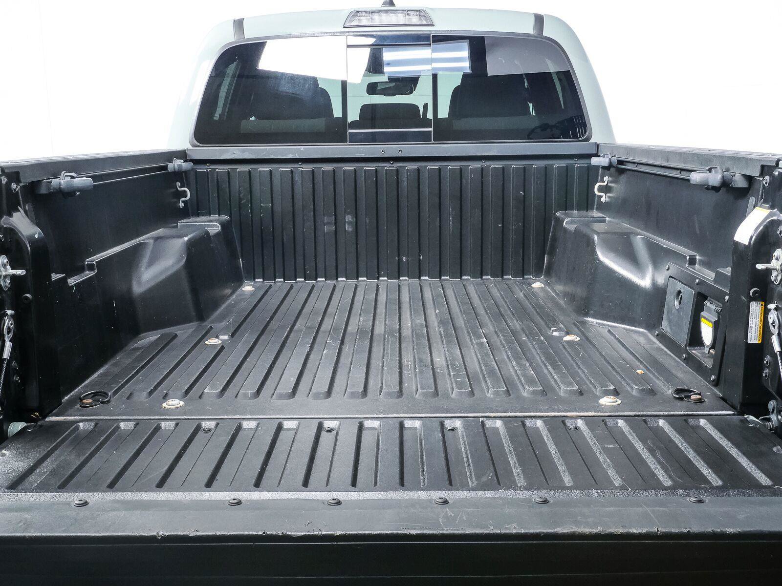 Used 2022 Toyota Tacoma TRD Off-Road AWD/4WD image 28