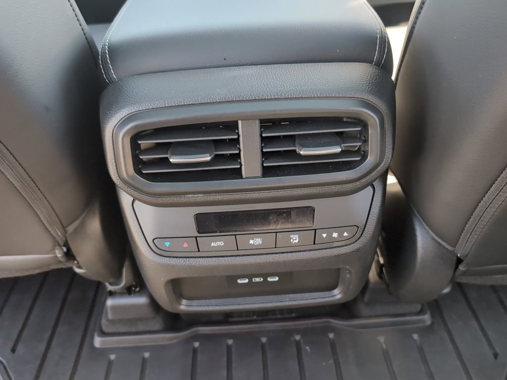 Certified 2025 Honda Pilot Touring image 21