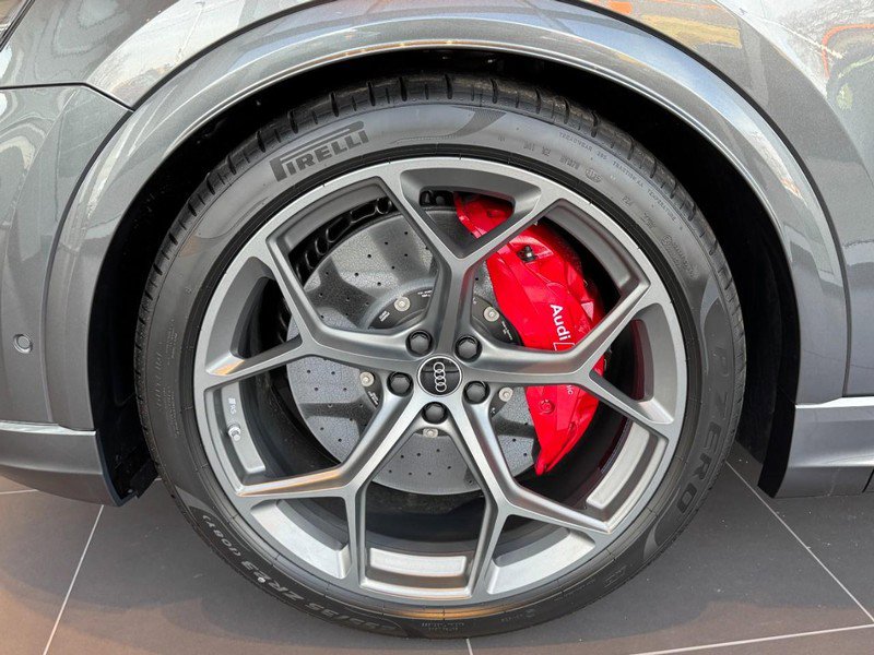 New 2025 Audi RS Q8 performance image 4