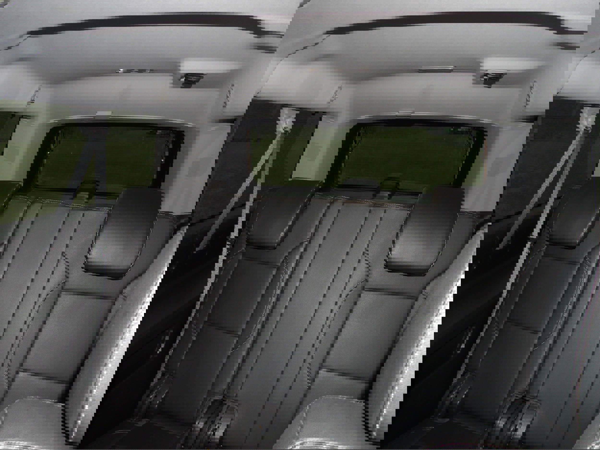 Used 2018 Chevrolet Suburban Premier image 9