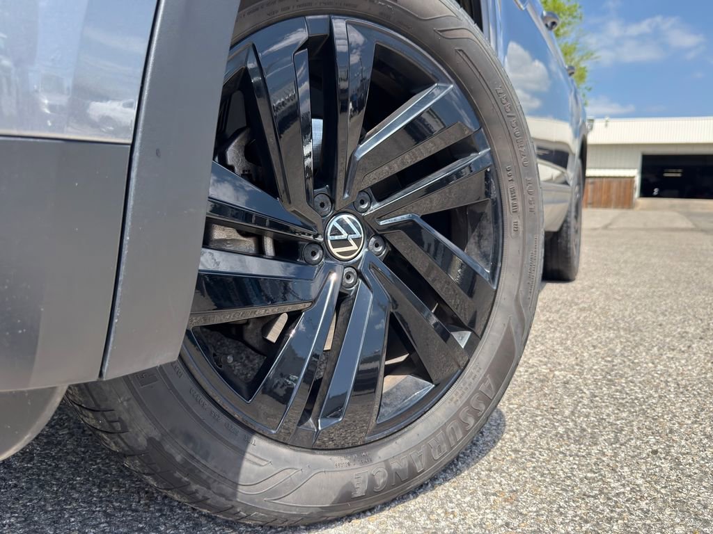Used 2023 Volkswagen Atlas Cross Sport SE w/ Black Wheel Package image 3