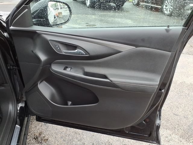 Used 2025 Buick Envista Avenir FWD image 25