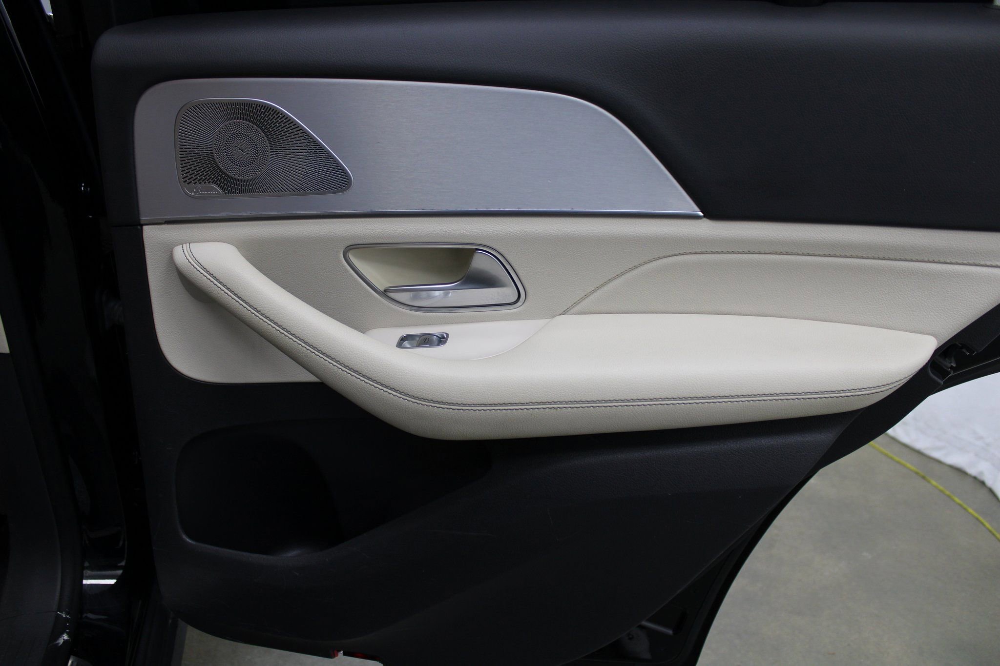 Used 2020 Mercedes-Benz GLE 350 4MATIC w/ Premium Package image 23