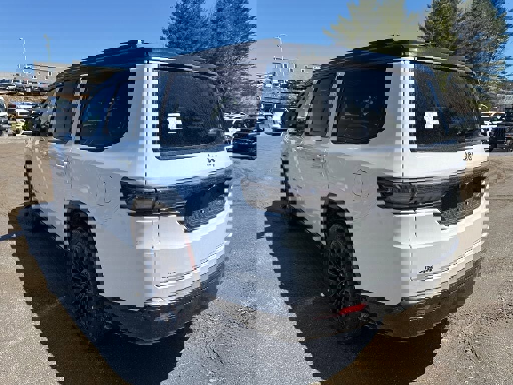 New 2026 Jeep Grand Wagoneer Summit image 3