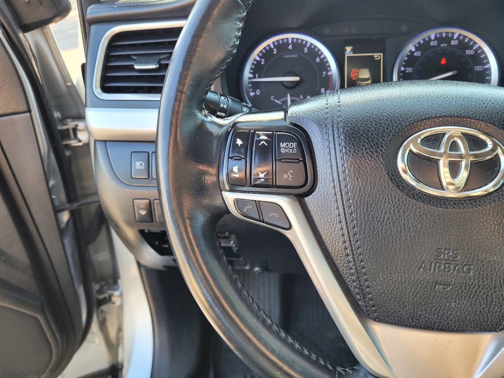 Used 2018 Toyota Highlander XLE image 22