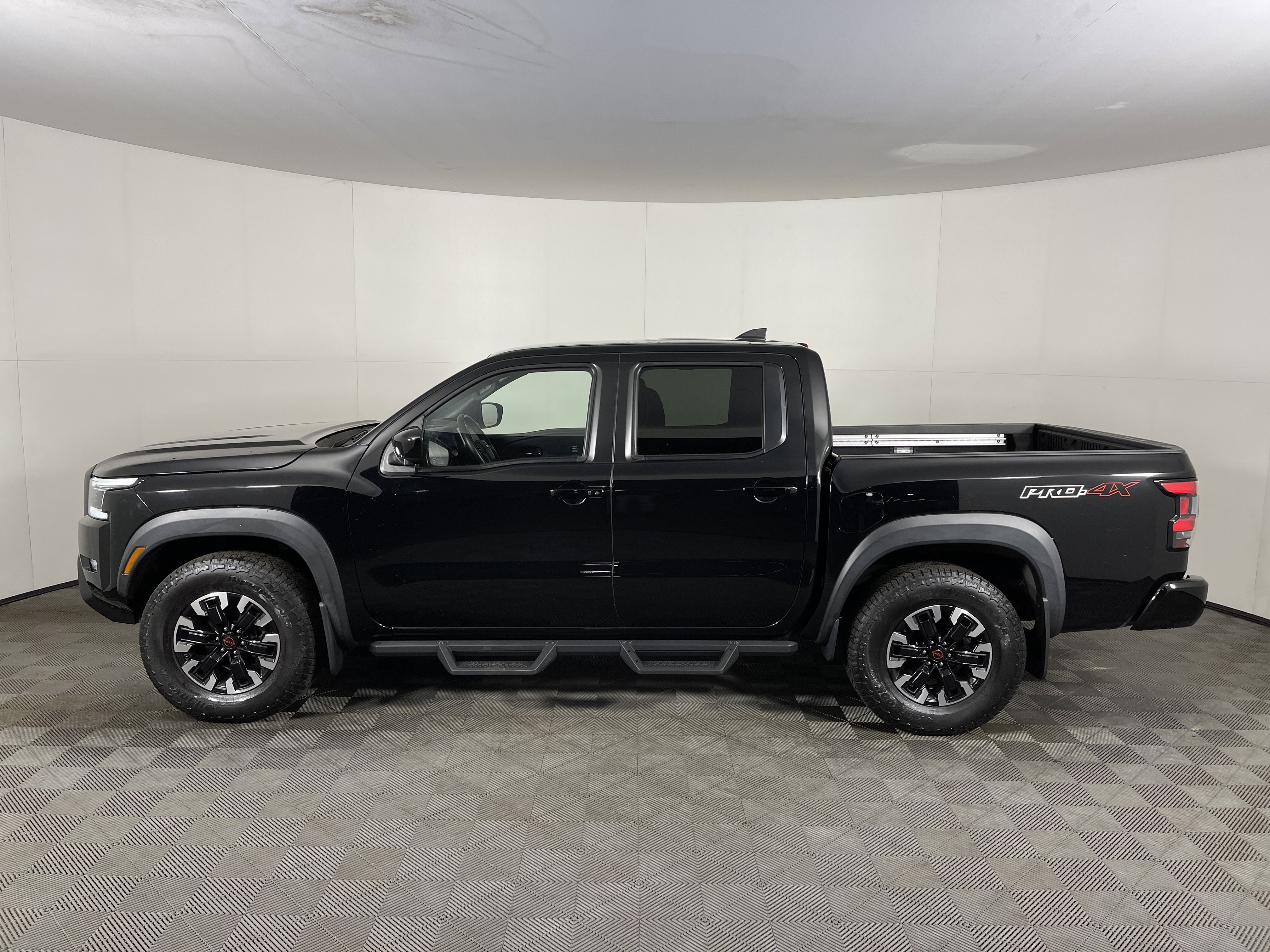 Used 2023 Nissan Frontier PRO-4X w/ Pro Convenience Package image 3