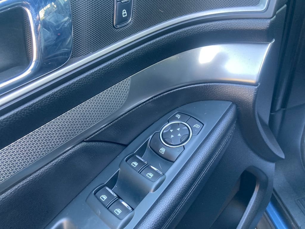 Used 2018 Ford Explorer XLT w/ Equipment Group 202A image 14