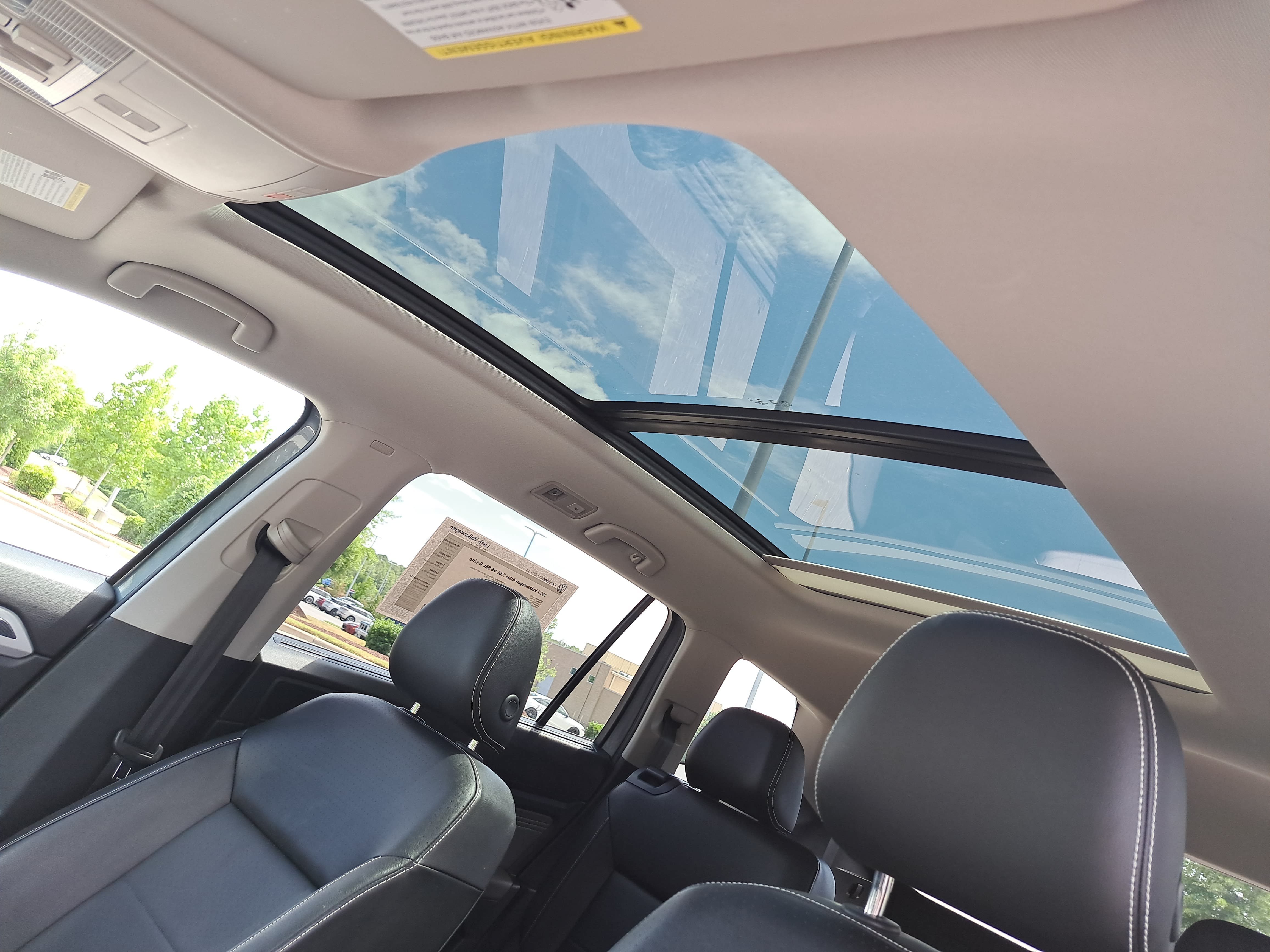 Certified 2022 Volkswagen Atlas SEL R-Line AWD/4WD image 29