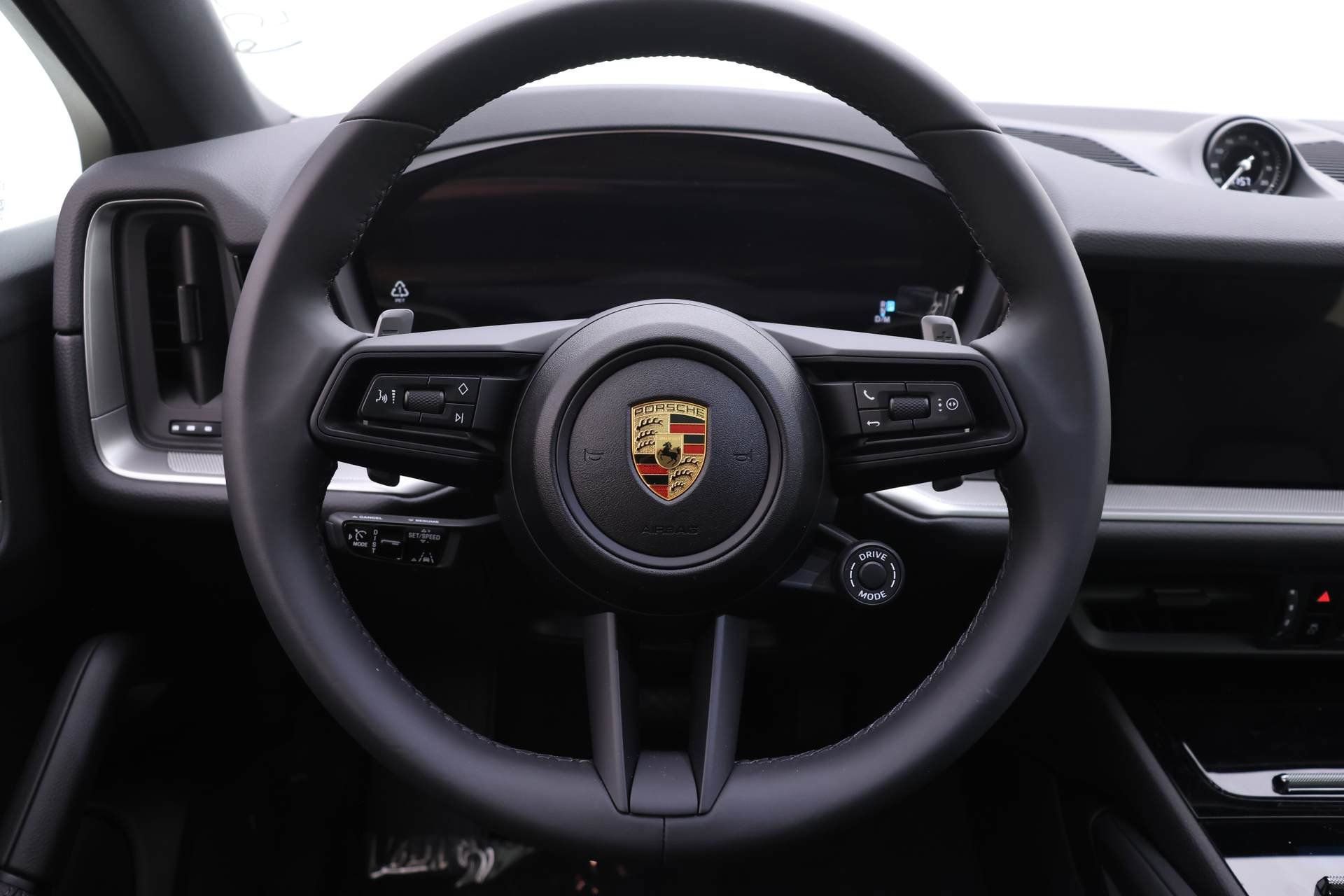 Used 2024 Porsche Cayenne Coupe image 23