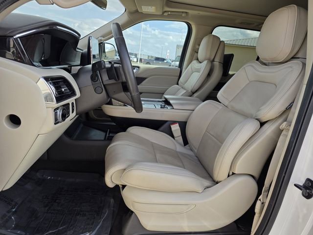 Used 2018 Lincoln Navigator Select w/ Technology Package image 12