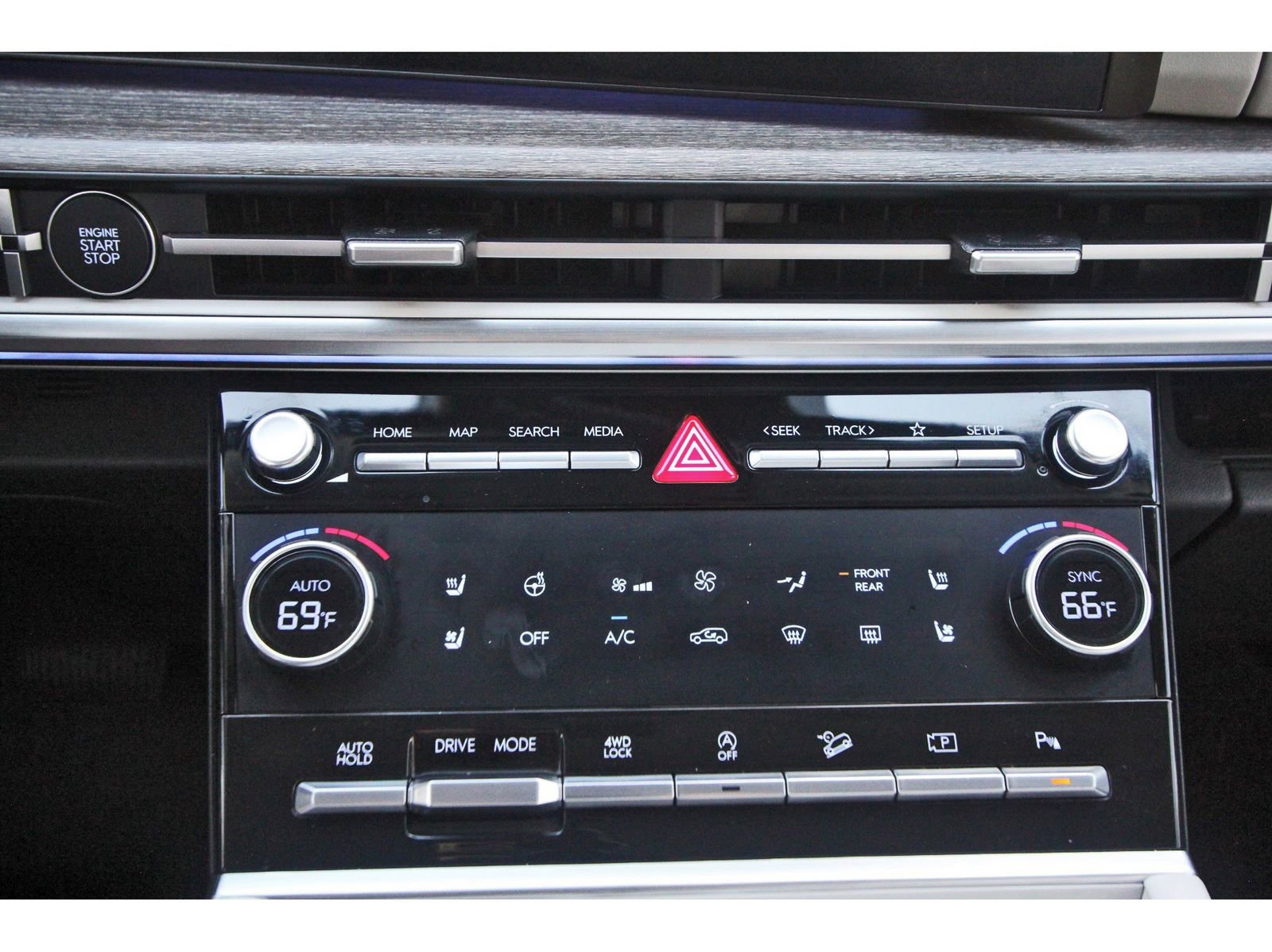 Used 2024 Hyundai Santa Fe Limited image 27