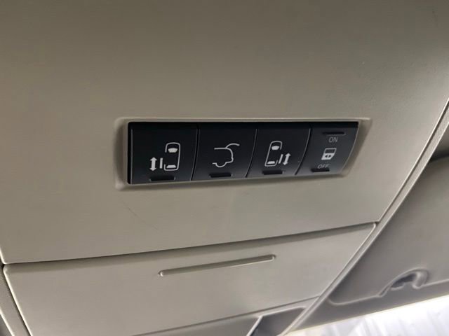 Used 2012 Chrysler Town & Country Touring-L w/ Premium Group FWD image 44