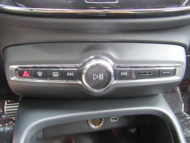 Used 2022 Volvo XC40 P8 Recharge Plus image 42