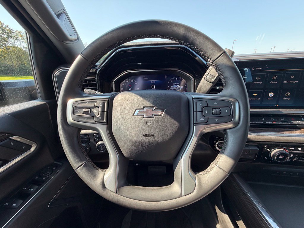 Used 2024 Chevrolet Silverado 2500 LT w/ Midnight Edition AWD/4WD image 9