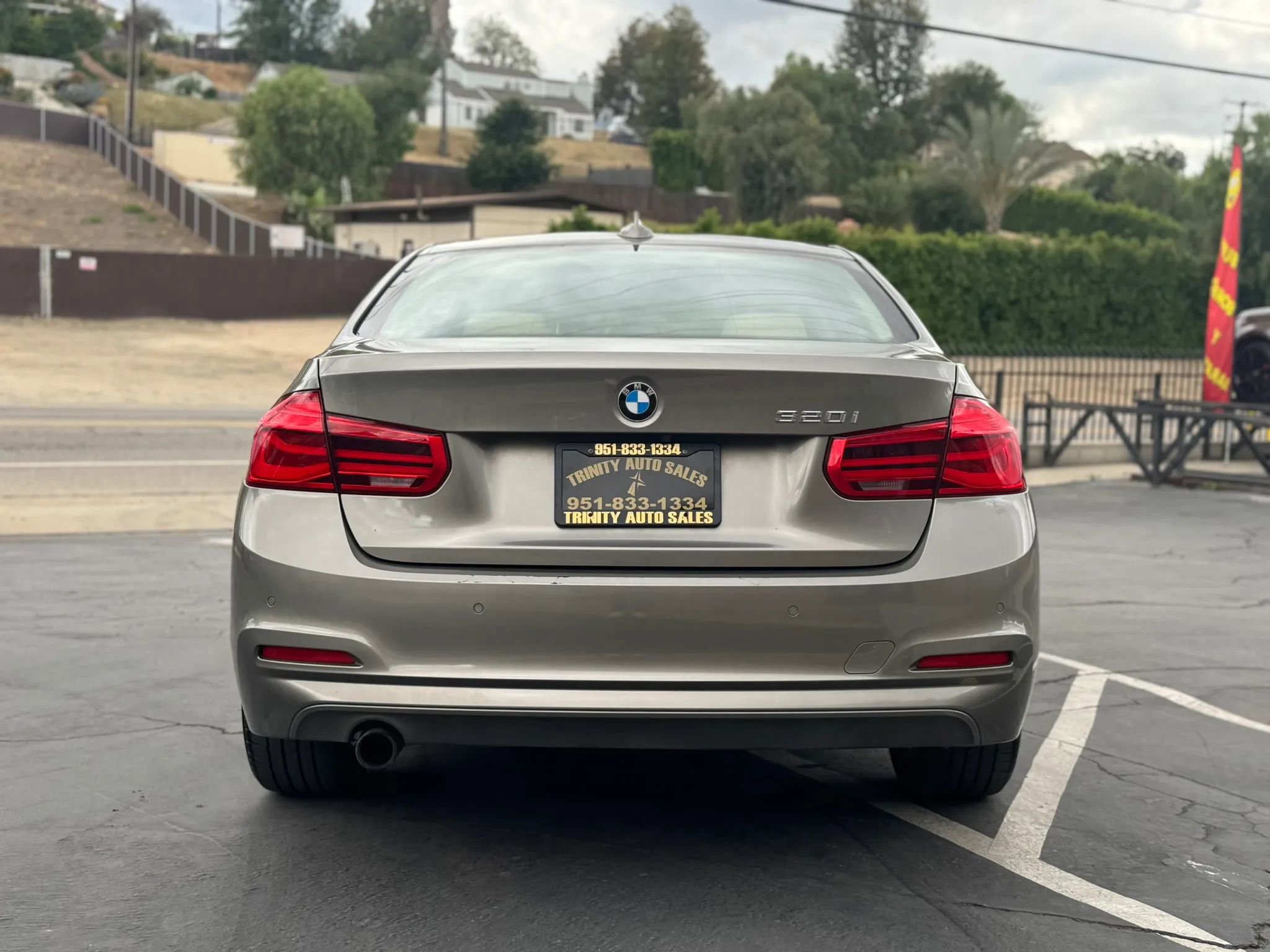Used 2016 BMW 320i Sedan RWD image 5