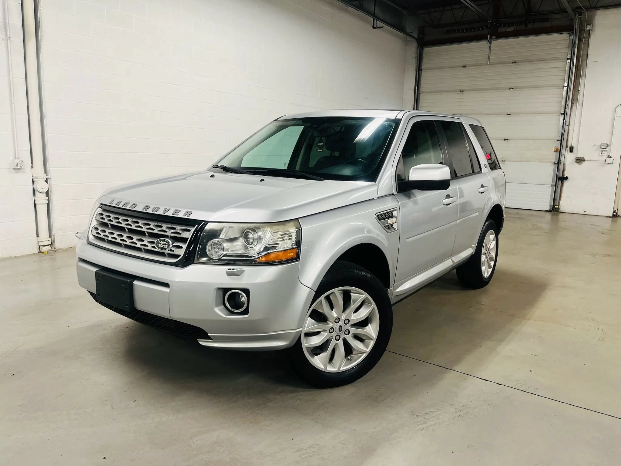 Used 2013 Land Rover LR2 HSE AWD/4WD image 1