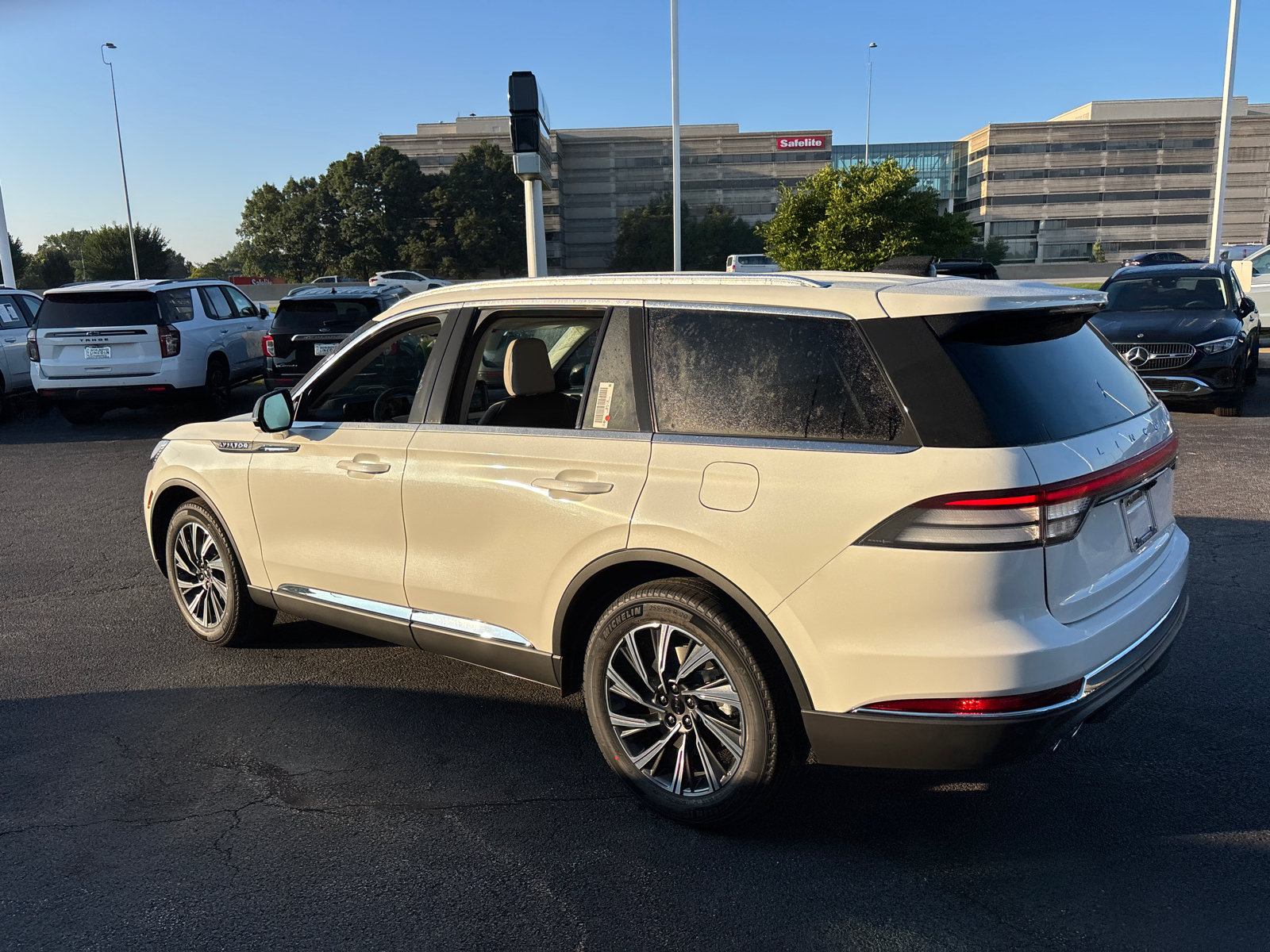 New 2027 Lincoln Aviator AWD image 5