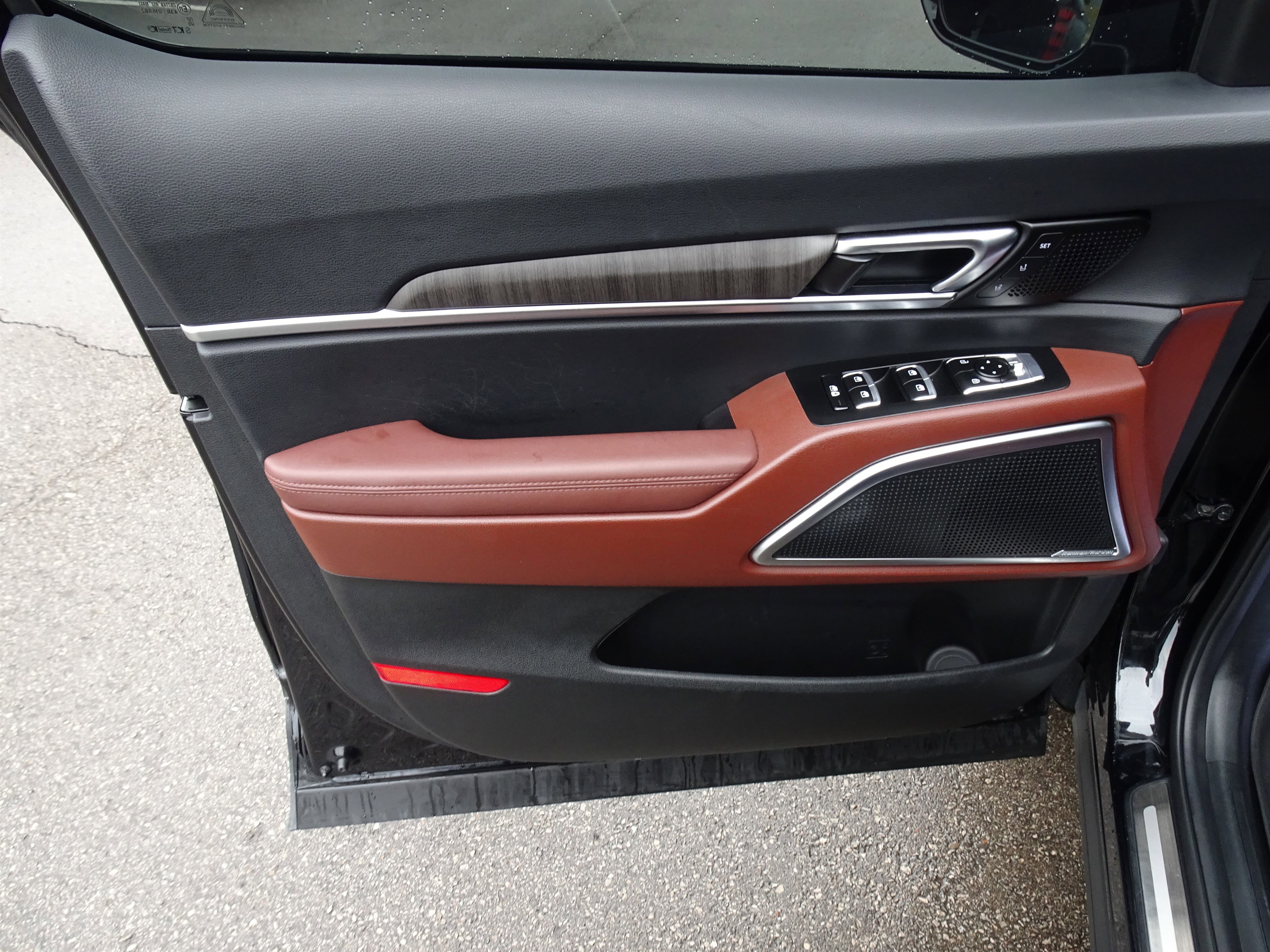 Used 2024 Kia Telluride SX w/ Towing Package image 13