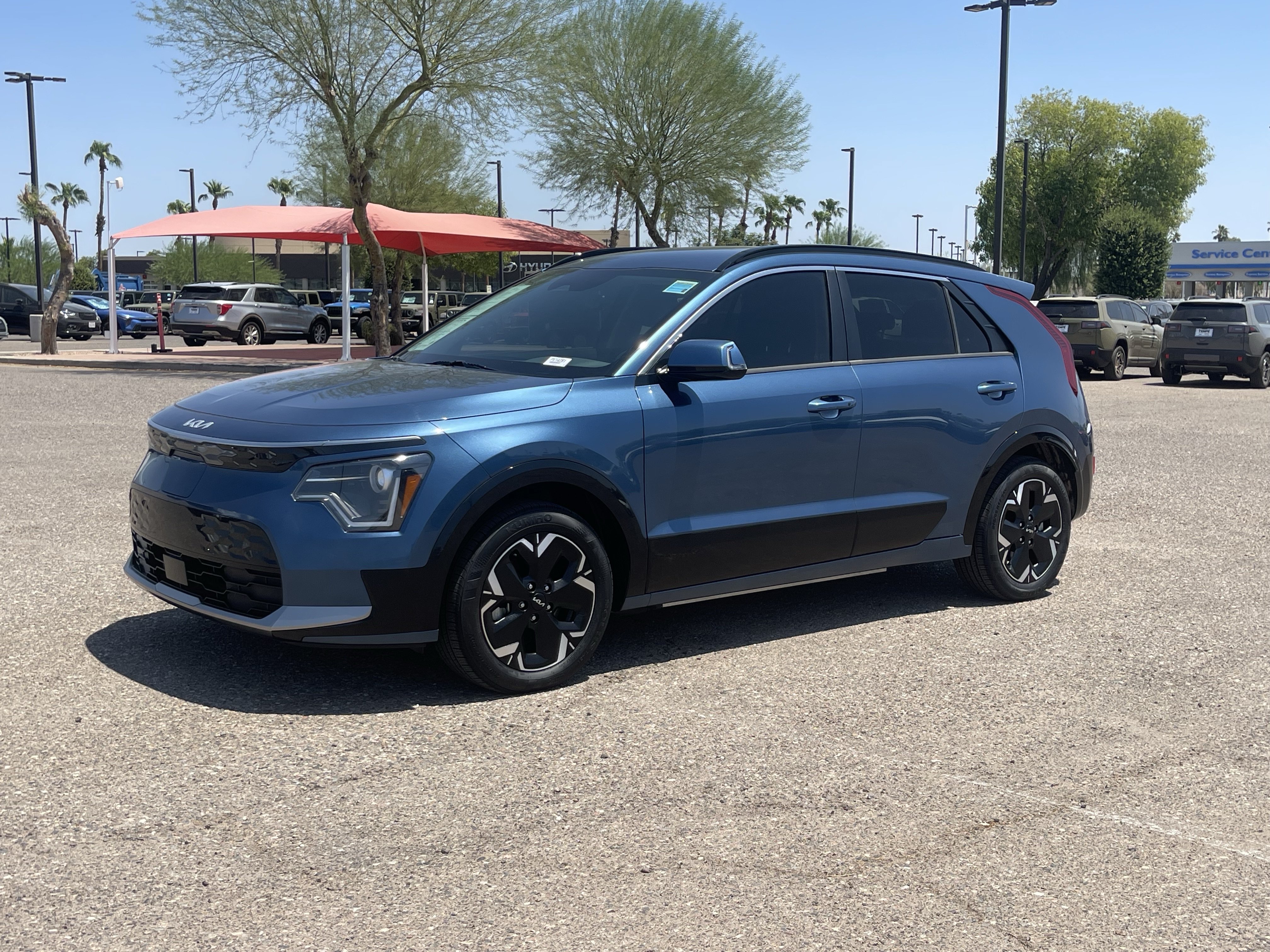 Certified 2023 Kia Niro Wind FWD image 2
