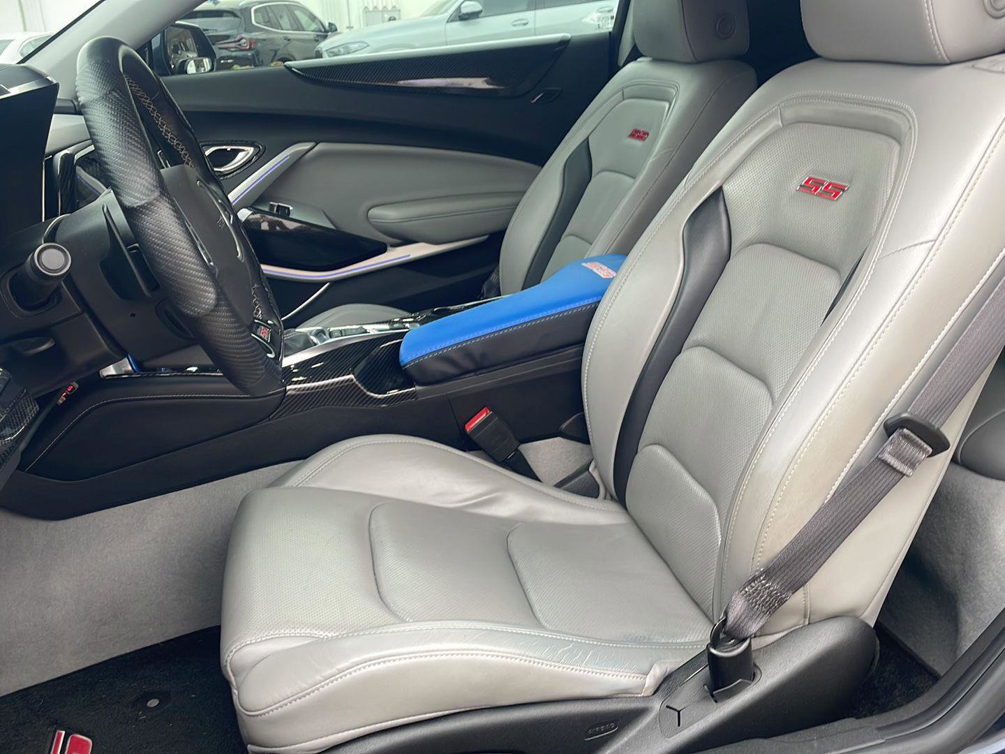 Used 2016 Chevrolet Camaro SS RWD image 8
