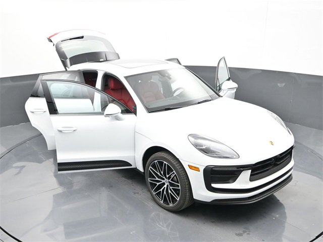 New 2026 Porsche Macan image 31