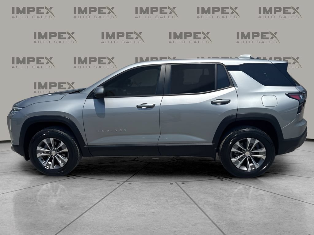 Used 2026 Chevrolet Equinox LT FWD image 2