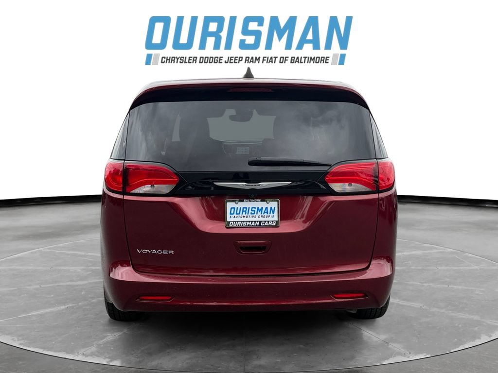 Used 2023 Chrysler Voyager LX FWD image 5