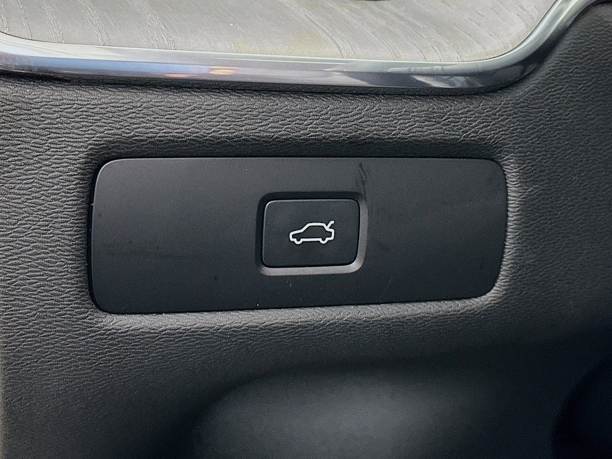 Used 2025 Volvo XC60 B5 Plus image 16