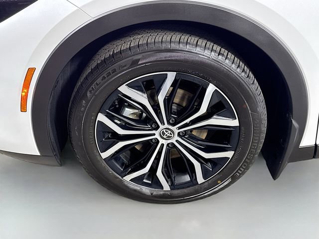 Certified 2026 Toyota Crown XLE image 4