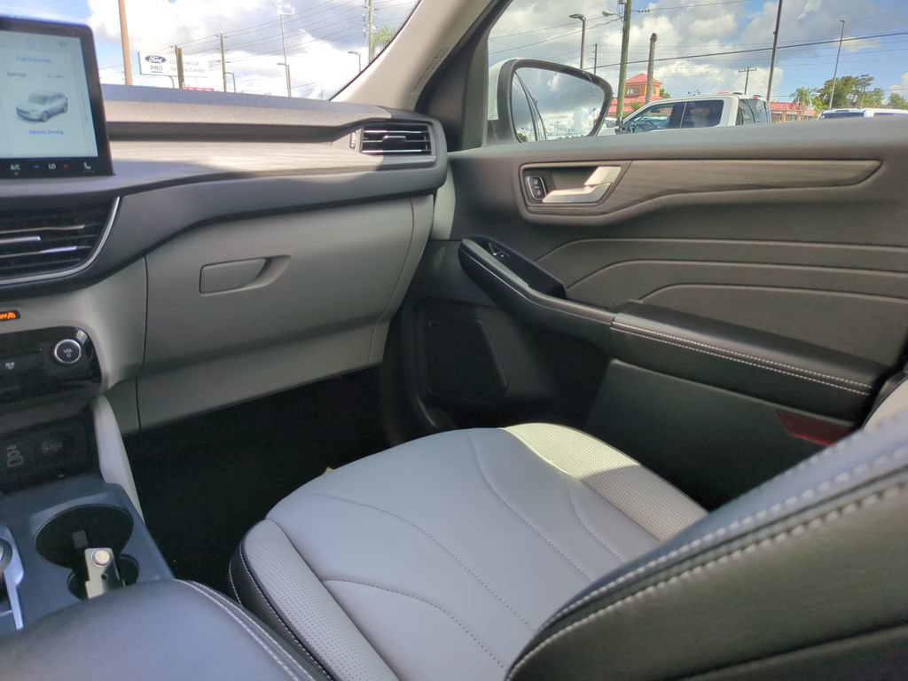Used 2026 Ford Escape SE w/ PHEV Premium Package FWD image 19