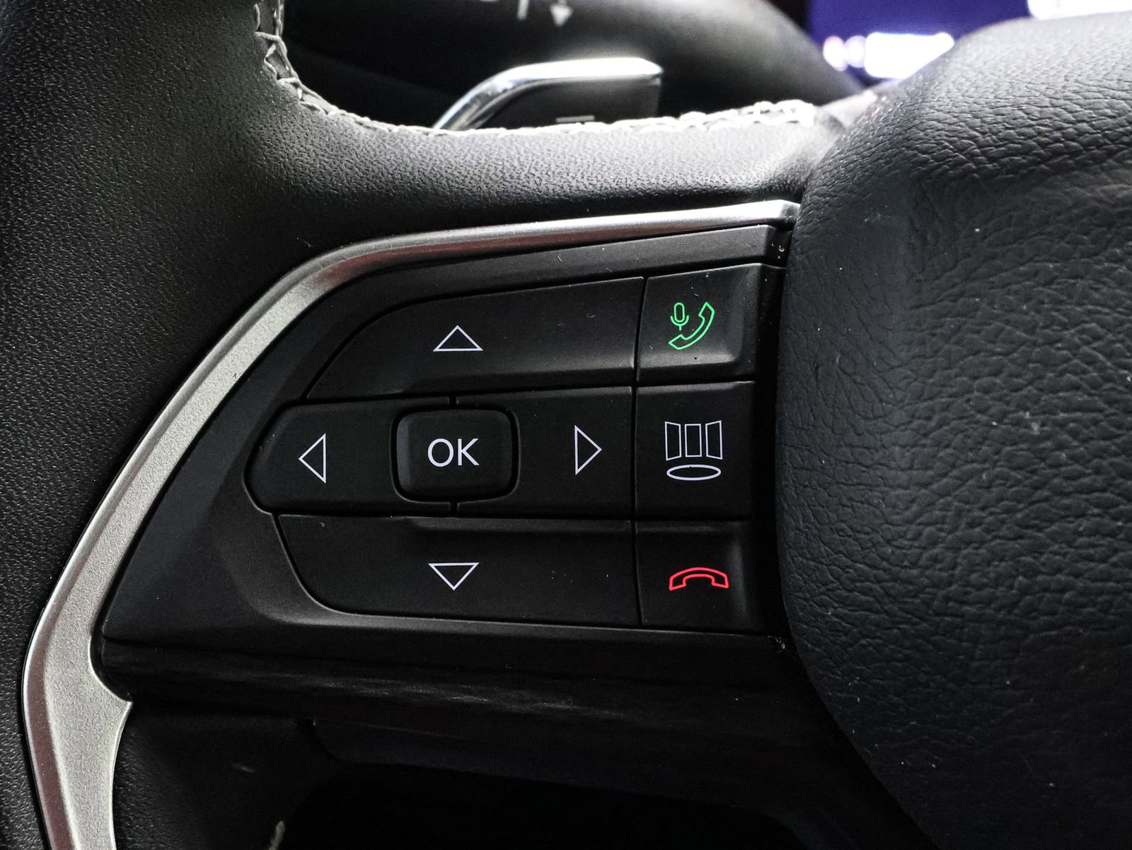 Used 2024 Jeep Grand Cherokee Laredo X w/ Luxury Tech Group I image 33