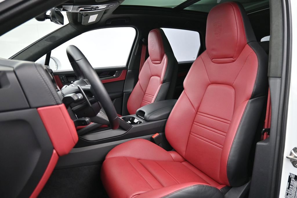 Certified 2026 Porsche Cayenne GTS AWD/4WD image 5