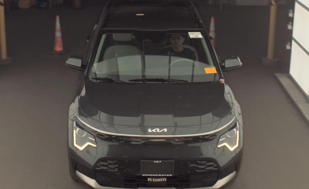Used 2023 Kia Niro Wind w/ Wind Preserve Package FWD image 3