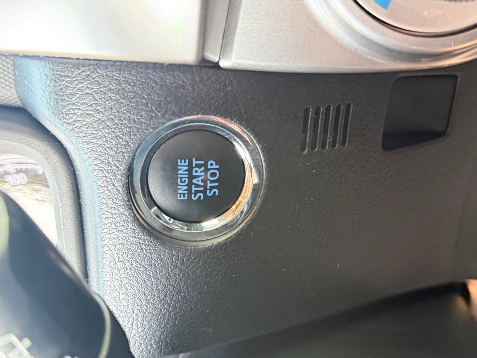 Used 2021 Toyota 4Runner Limited AWD/4WD image 30