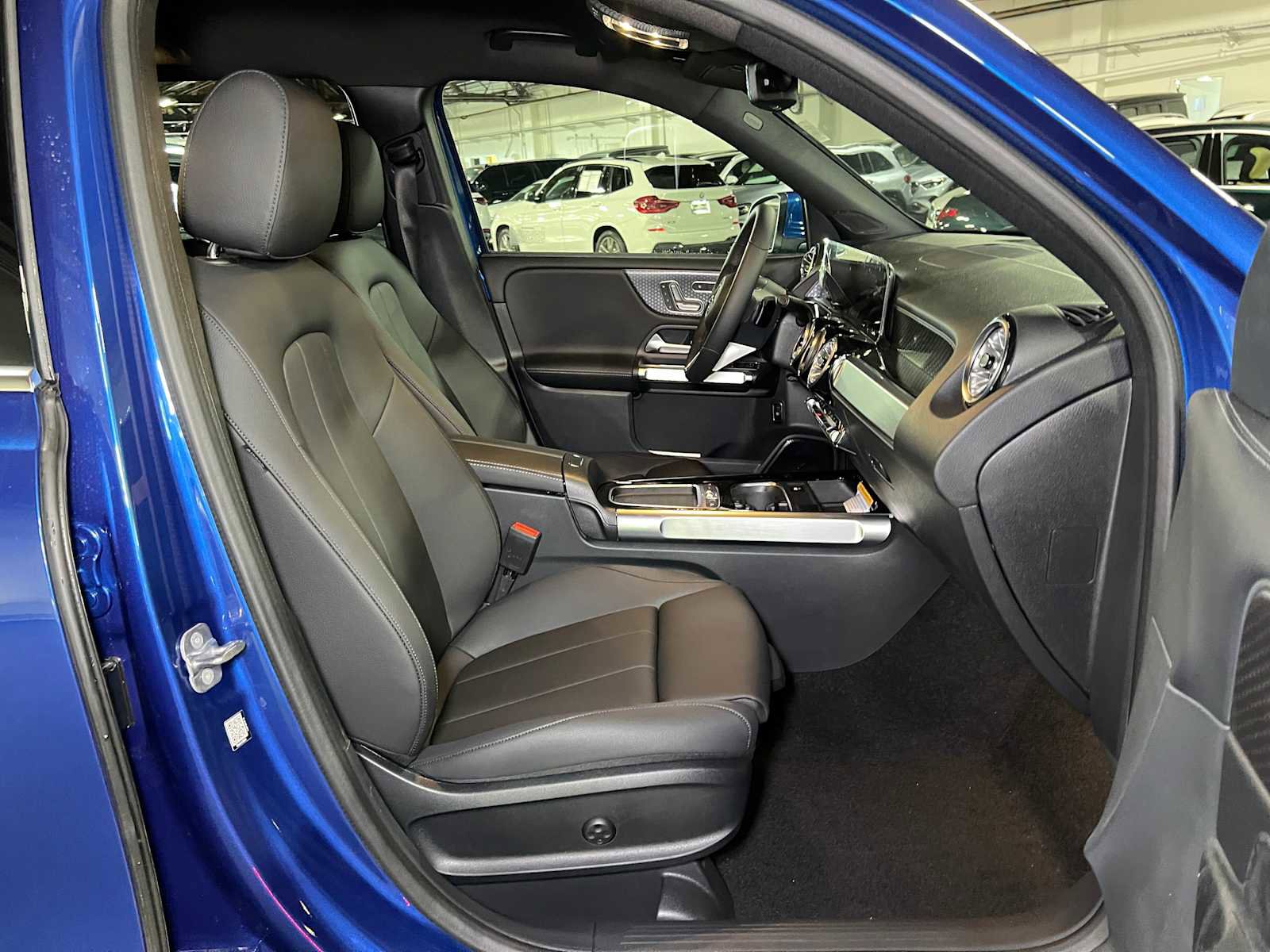 New 2025 Mercedes-Benz GLB 250 4MATIC image 11