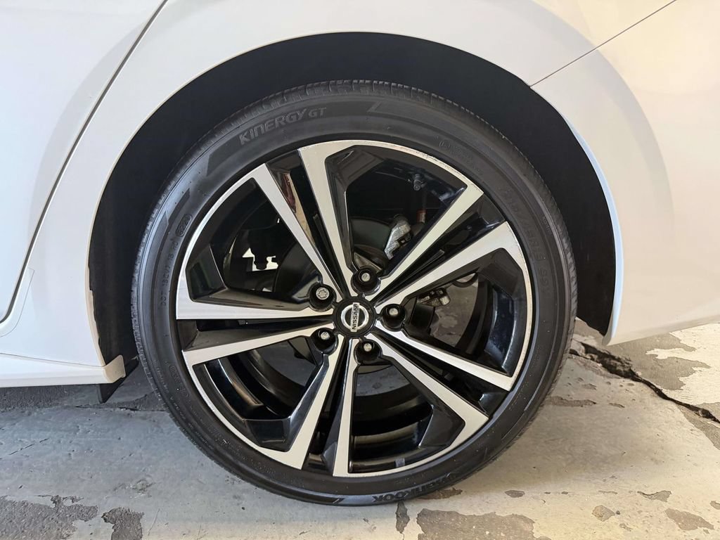 Used 2022 Nissan Sentra SR w/ SR Premium Package FWD image 28
