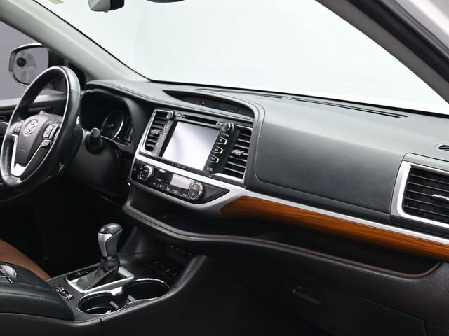 Used 2017 Toyota Highlander Limited Platinum image 32