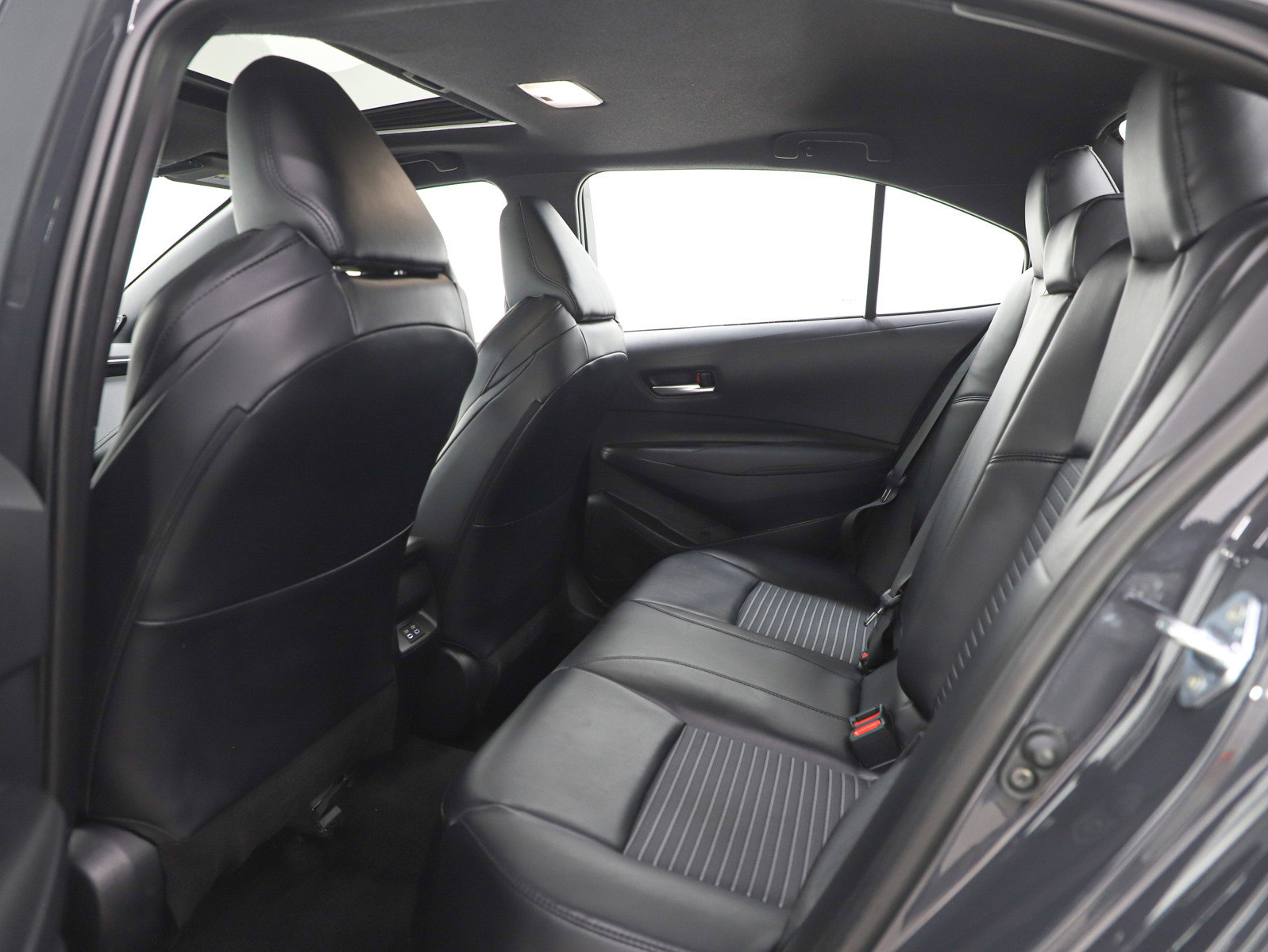 Used 2026 Toyota Corolla XSE FWD image 13