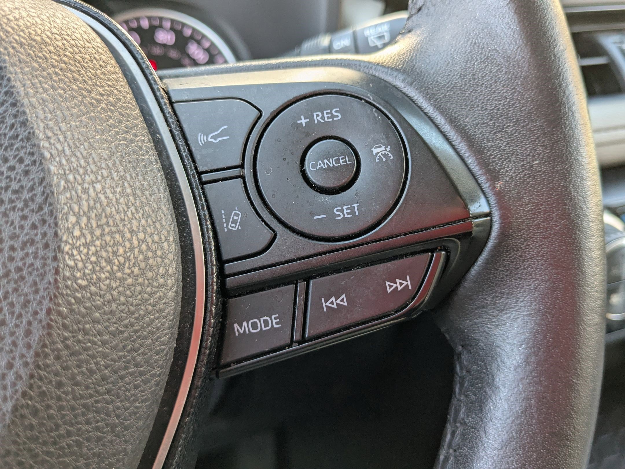 Used 2021 Toyota RAV4 XLE Premium image 20