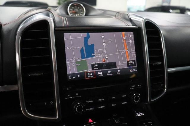 Used 2017 Porsche Cayenne Turbo AWD/4WD image 34