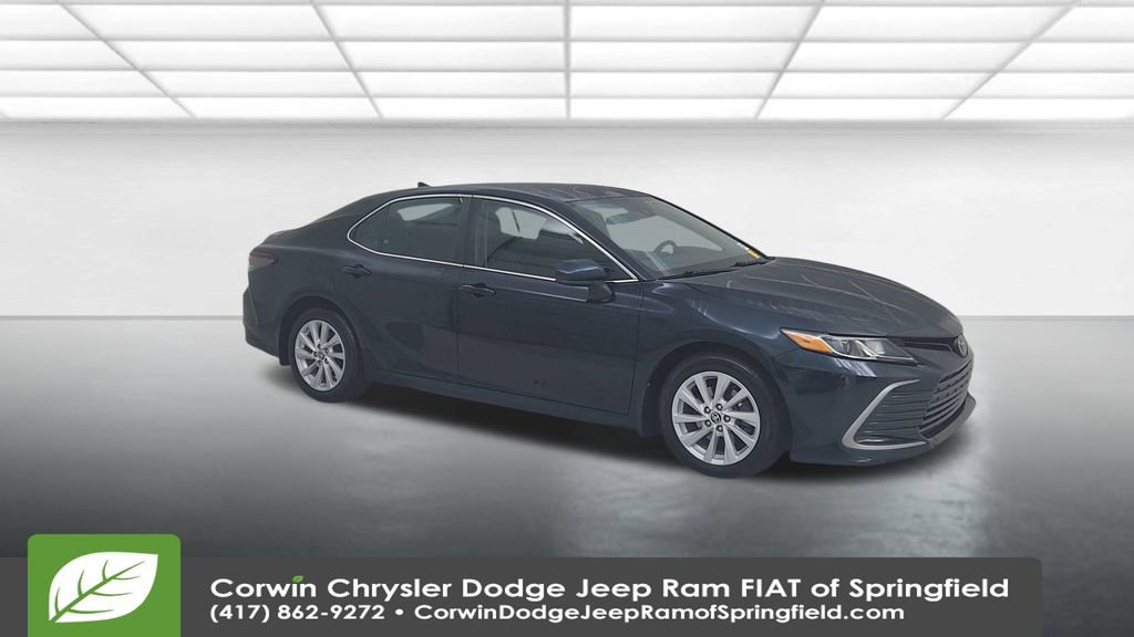 Used 2021 Toyota Camry LE image 2